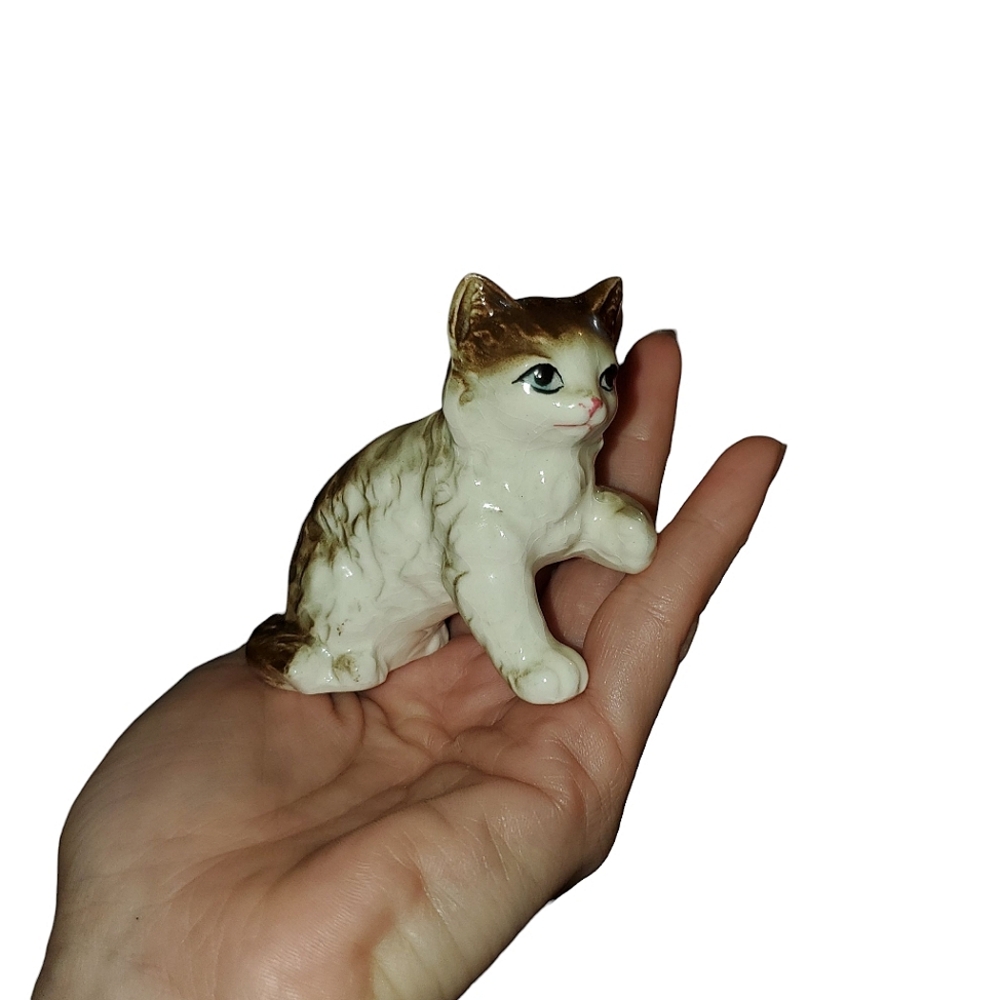 Little Vintage Kitty Figurine